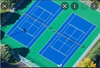 Single tennis/pickleball hybrid layout (using same net)