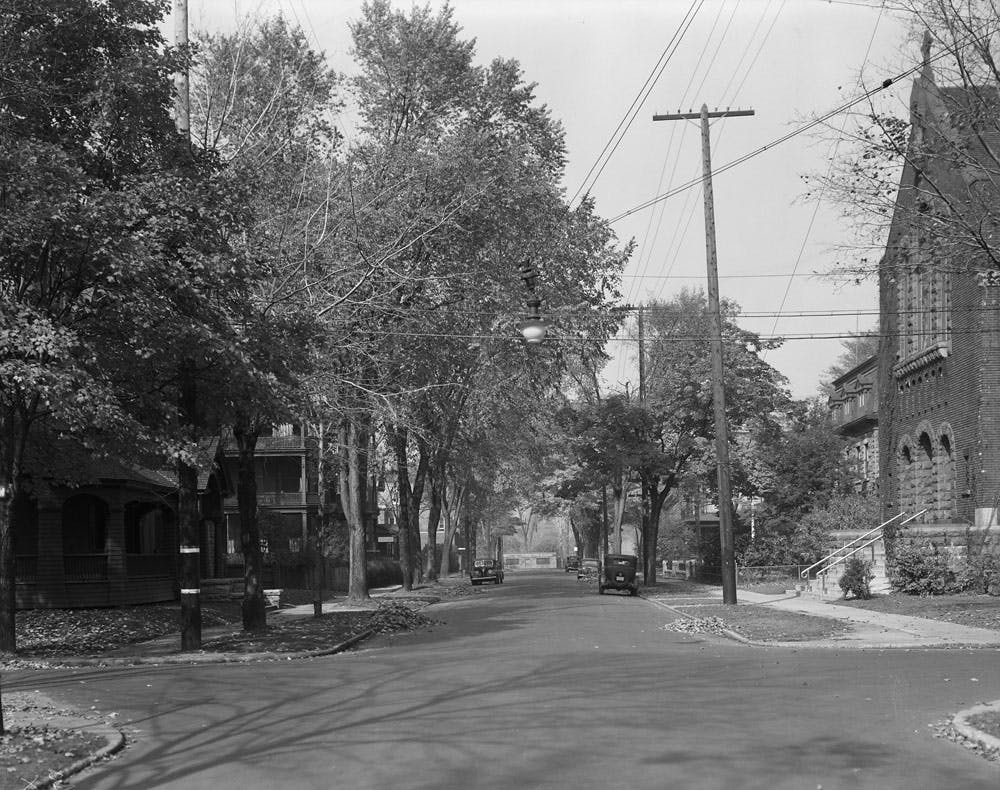 Photo historique de la rue Cartier dans le sens nord.