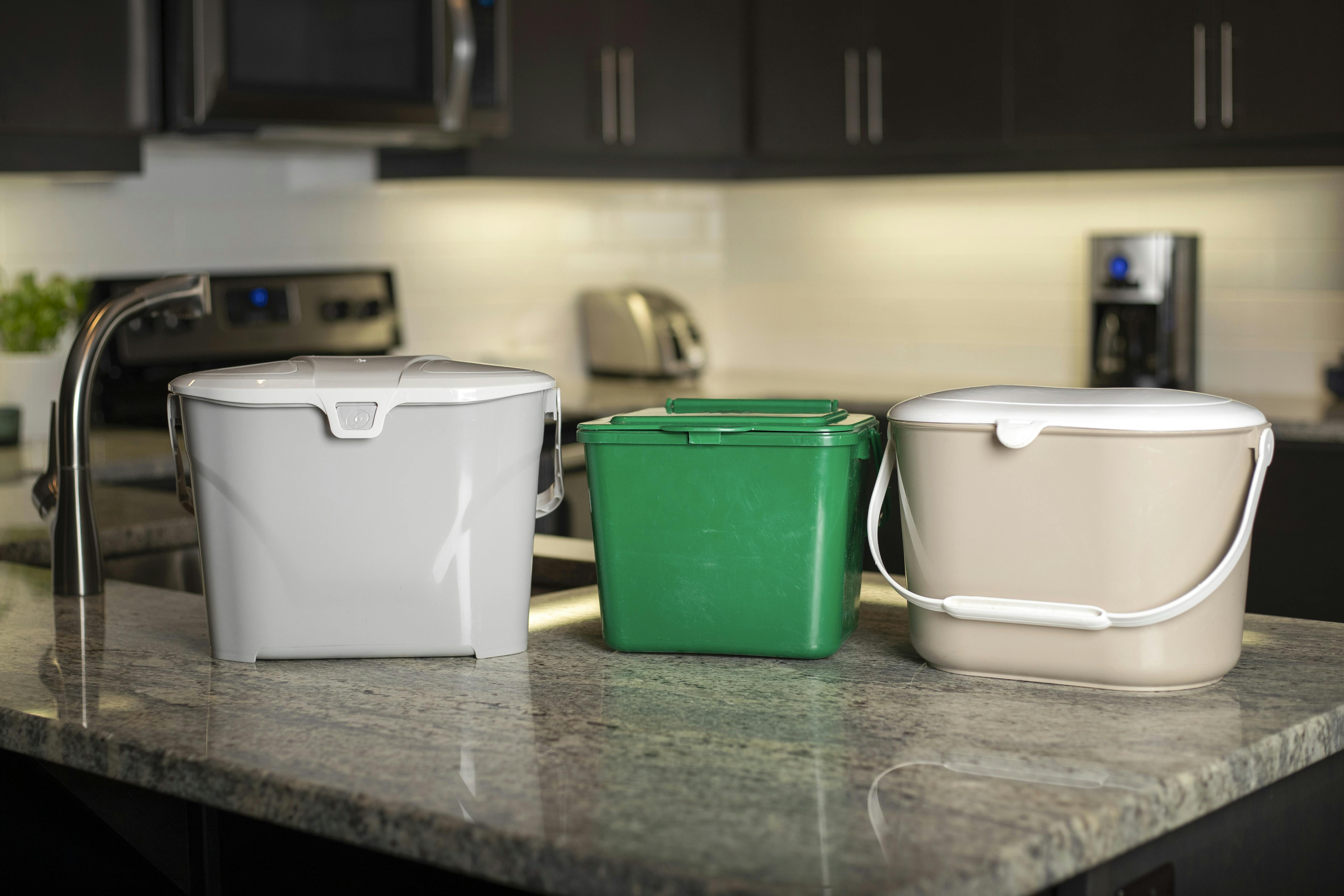 Different sizes of kitchen containers