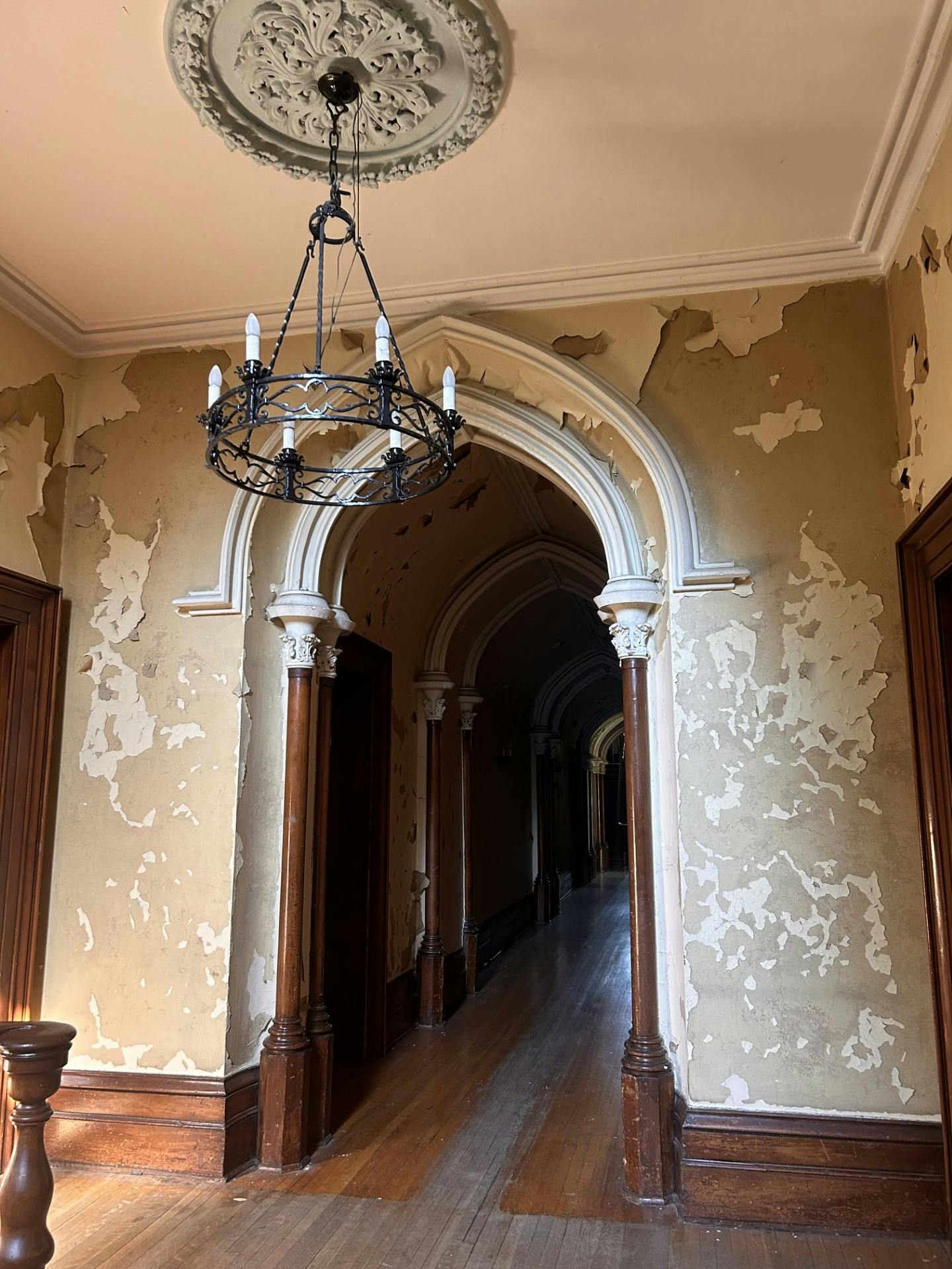 Inside Manor House Main Level_Image 4.jpg
