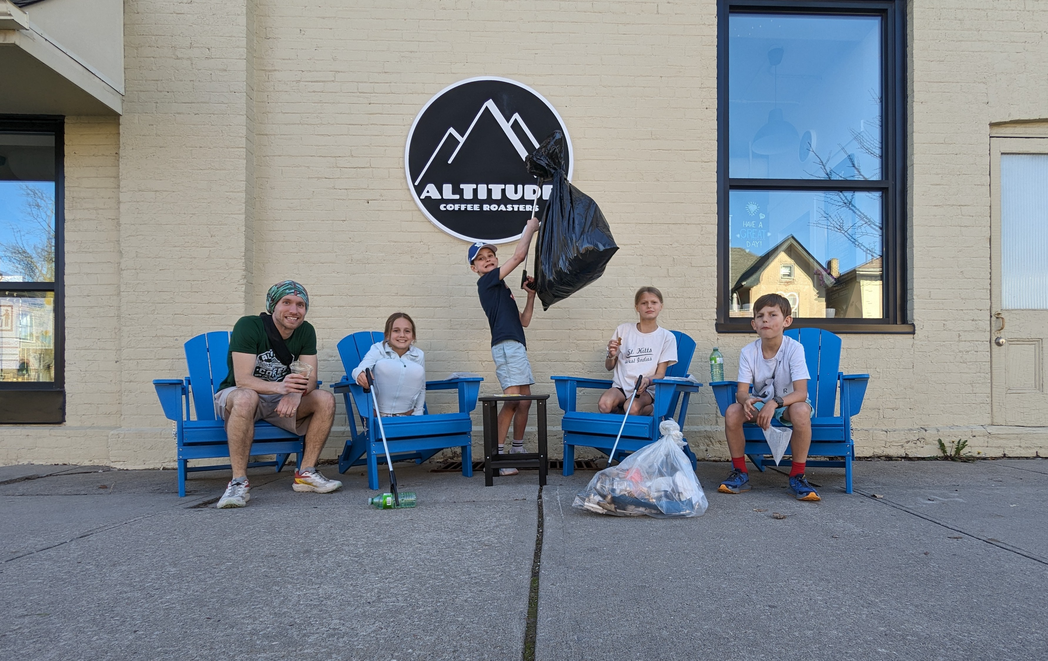 Altitude Coffee Roasters Grand RIVER-SIDE CLEAN UP : Mt.Monday Earth Day Edition 