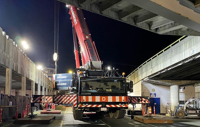 07 Big crane ready to go.jpg