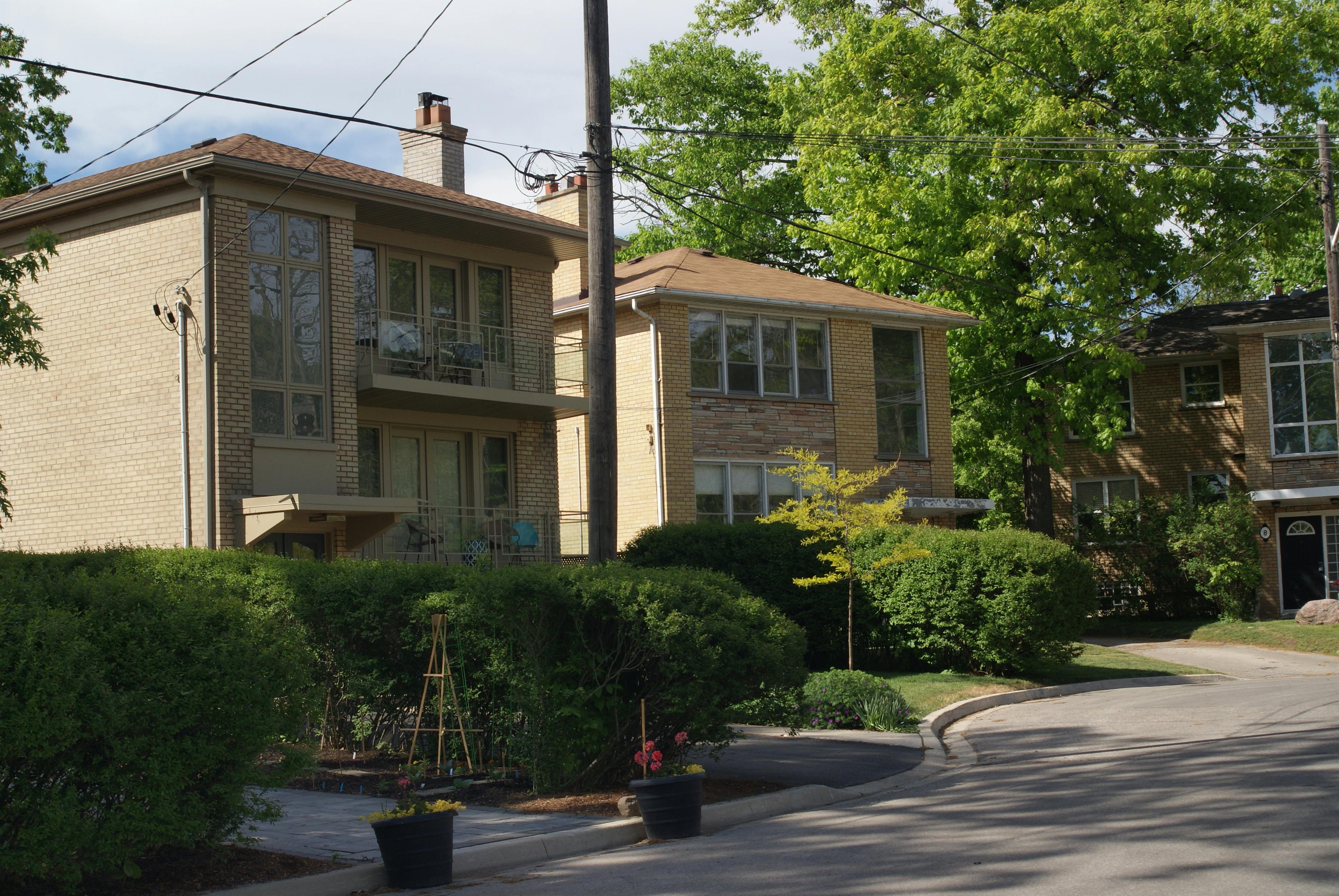 Example of plexes in Lakeview.JPG