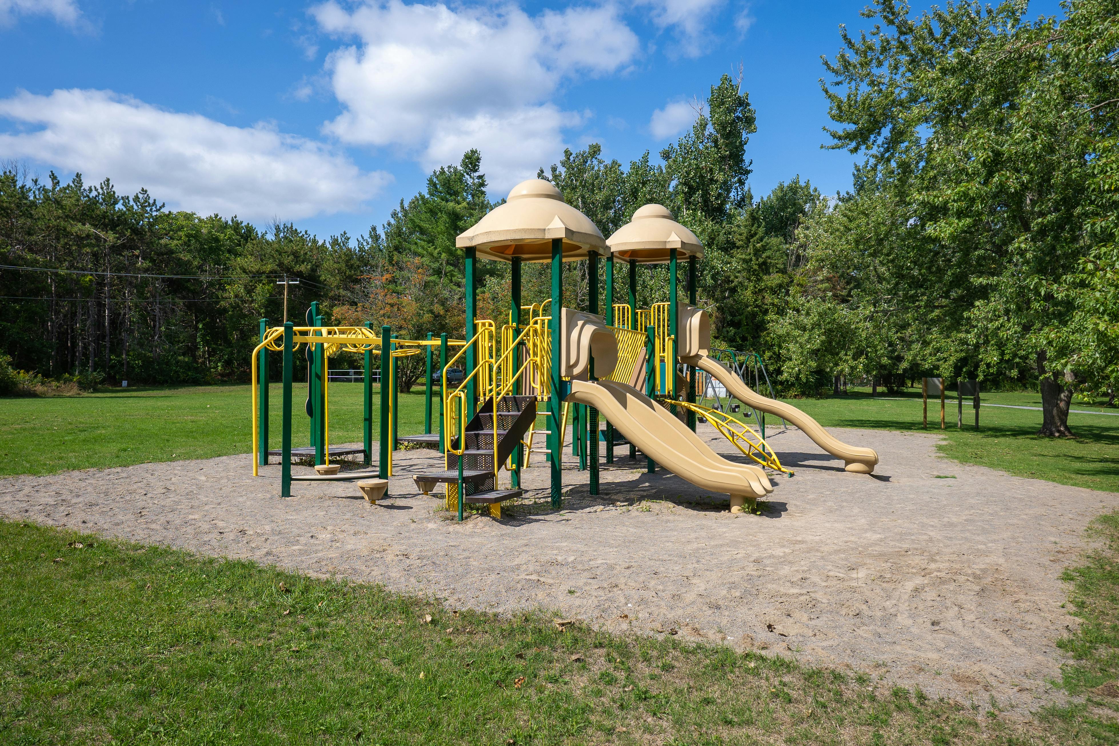 Photo of existing playground at the Ennismore Waterfront Park and Beach