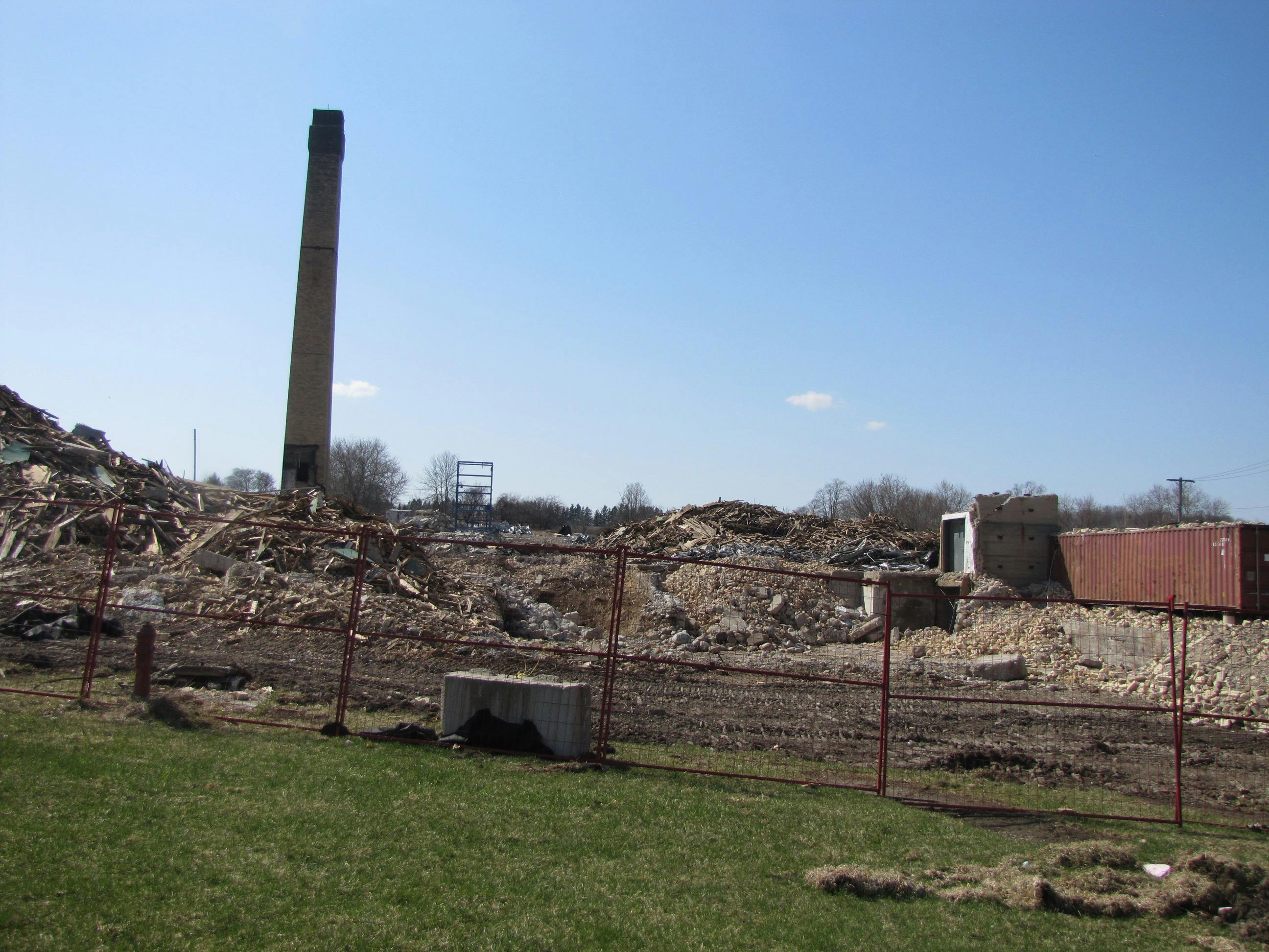 Demolition of Bogdon and Gross - April 1, 2021
