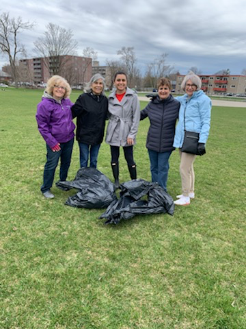 Friends from St. George joined the Baha’i community of Brantford for a day of cleaning our parks 