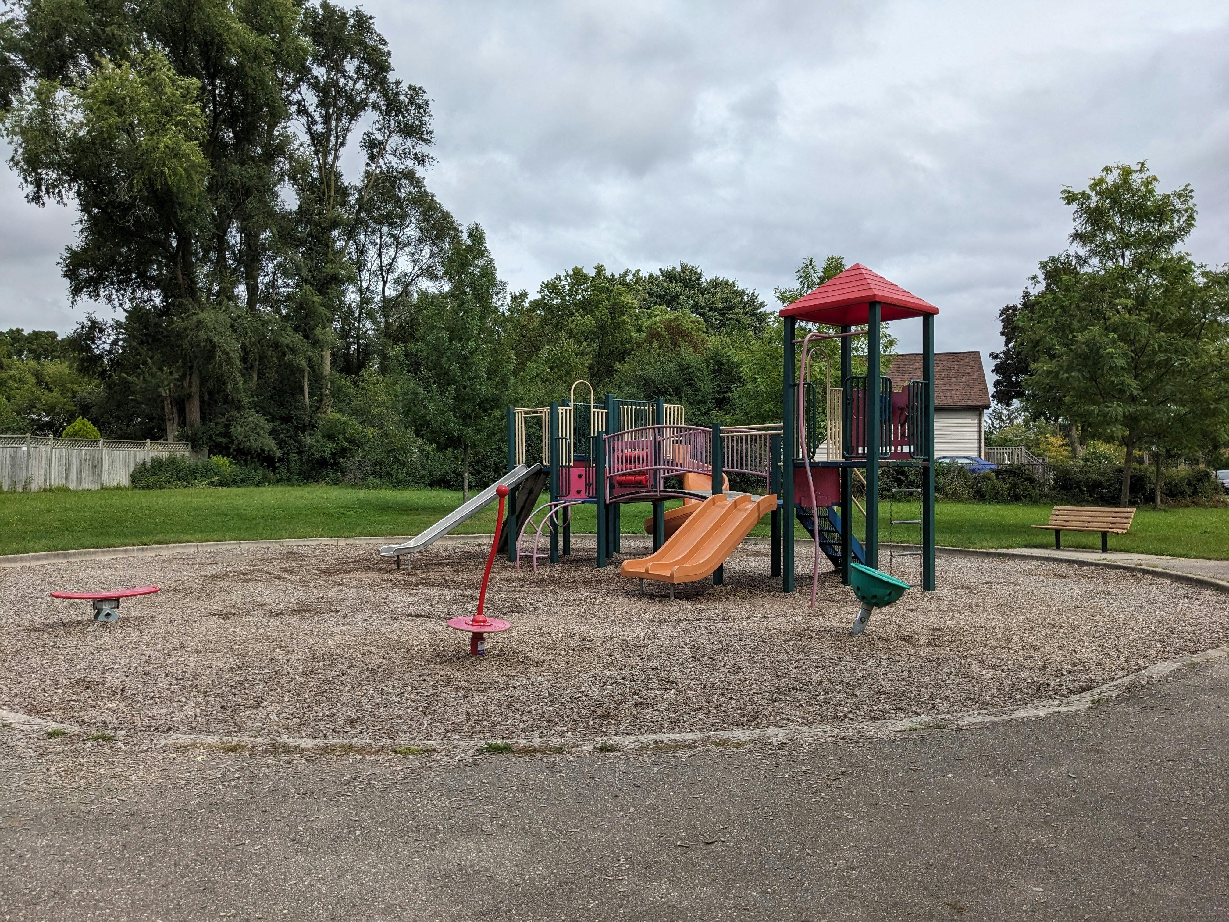 The existing play circle in Murray Park. This will remain, and play equipment is to be upgraded in 2024.