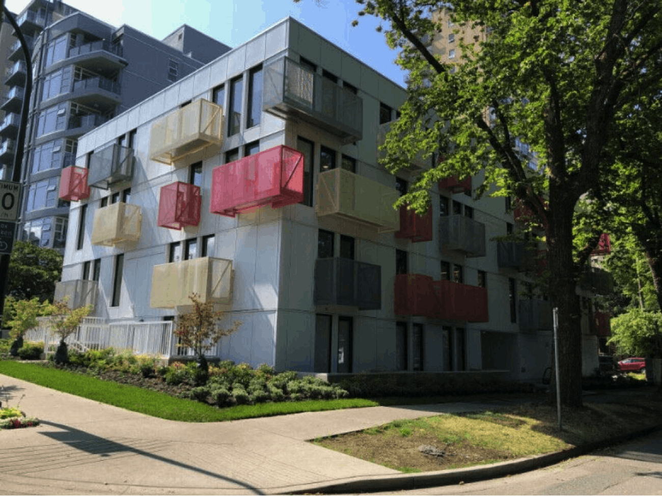 Example of simplified building design (simple architecture) on a 4-storey apartment building 