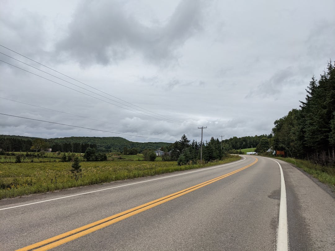 Afin de répondre aux besoins de Nouveau Monde Graphite, Hydro-Québec doit construire une ligne de transport à 120 kilovolts (kV) afin de relier la mine de ce client, située à Saint-Michel-des-Saints, à un point de dérivation près du poste Provost, situé à Saint-Zénon, dans Lanaudière. La mise en service de la ligne est souhaitée pour 2022.