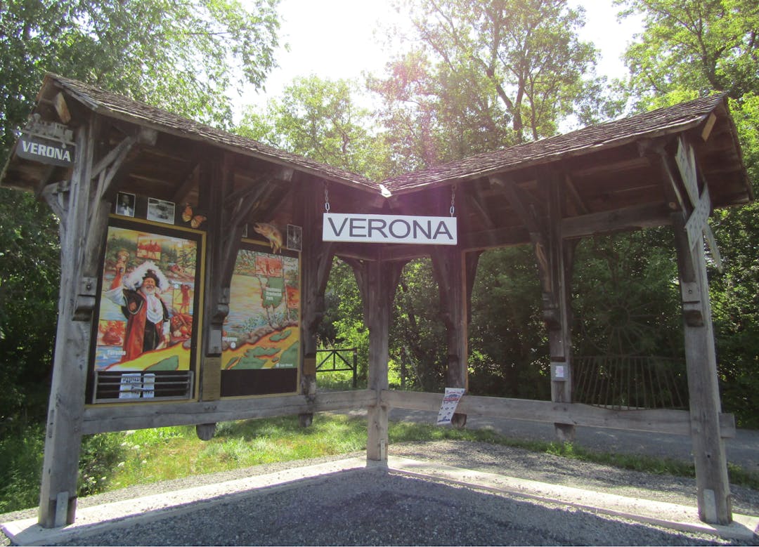 Village of Verona, Sign,