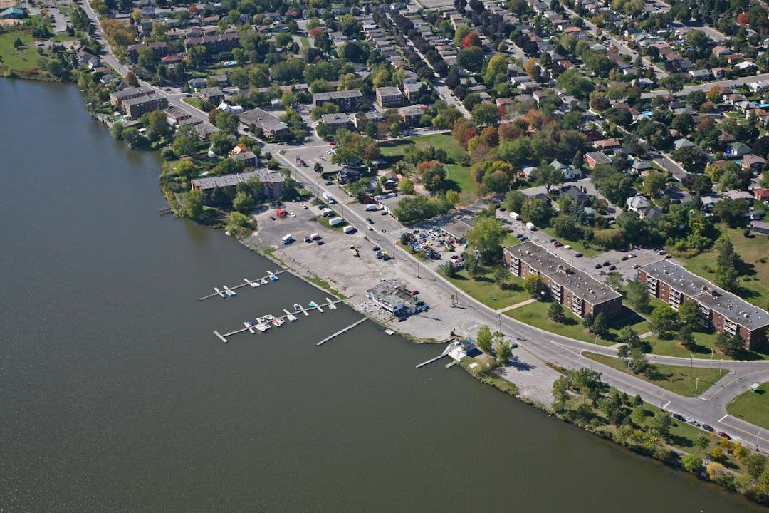 vue du ciel de l'ancienne marina du Commodore