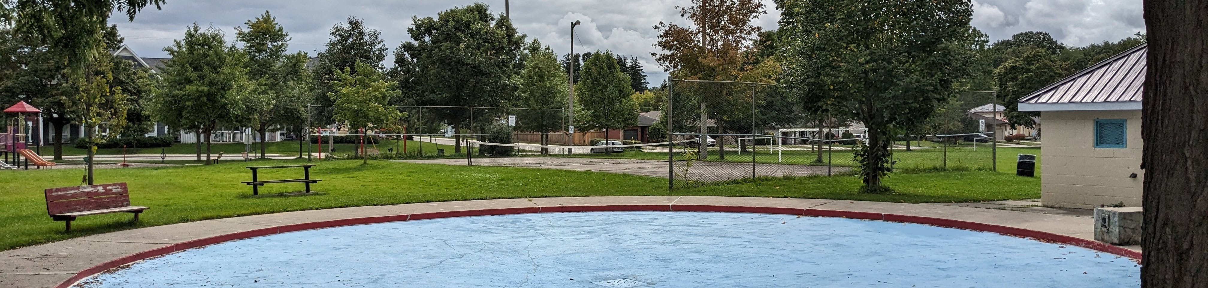 The existing wading pool in Murray Park.