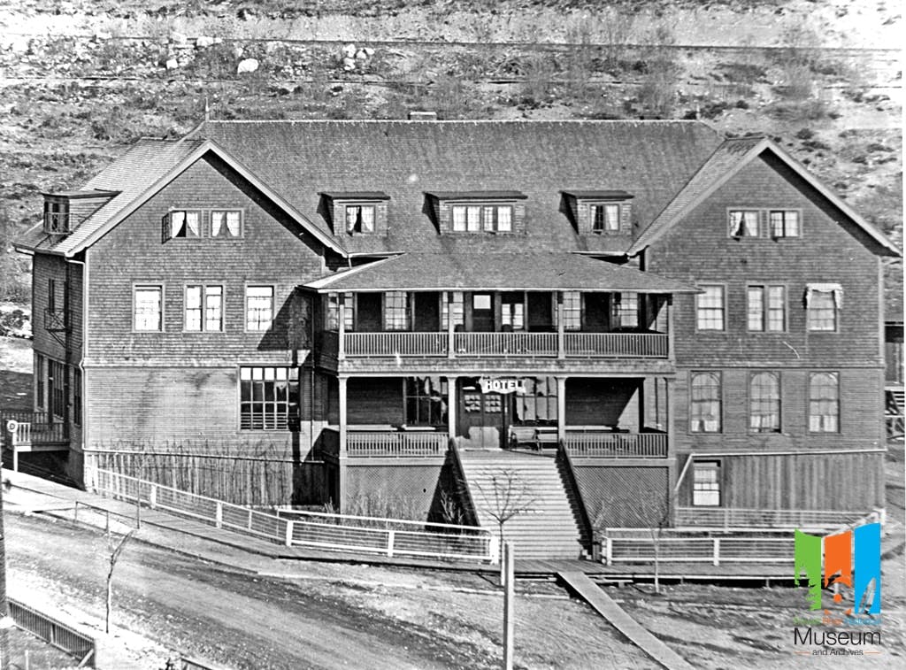 Rodmay Hotel (constructed in 1911) (Courtesy of qathet Museum & Archives)