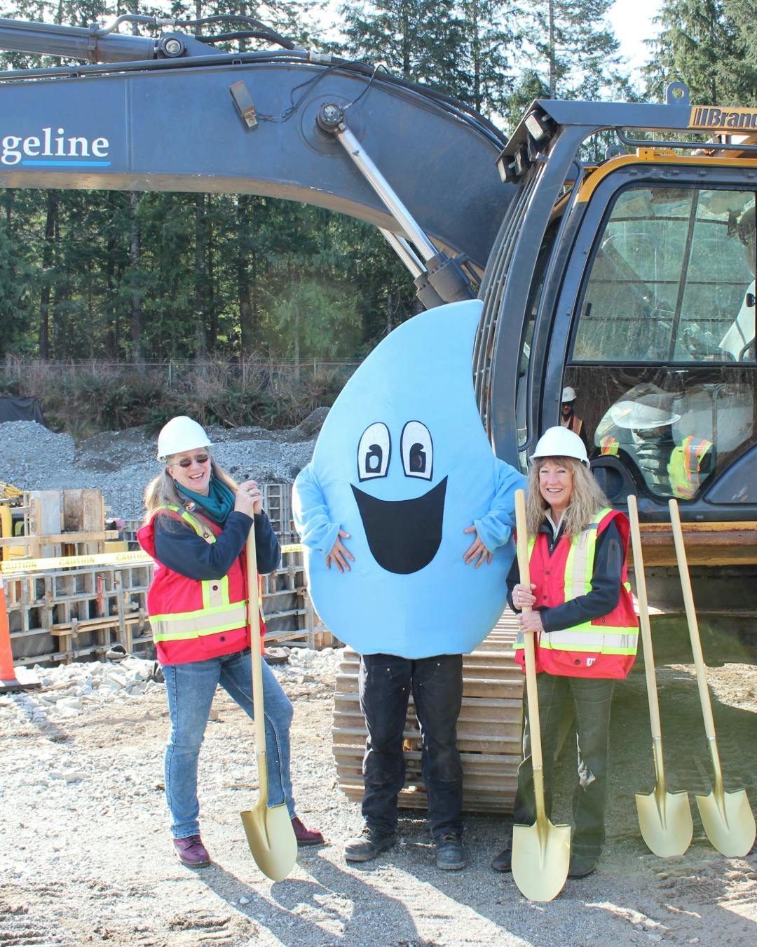 Mayor McEwen and Councilor Hoar at the new water treatment site. 