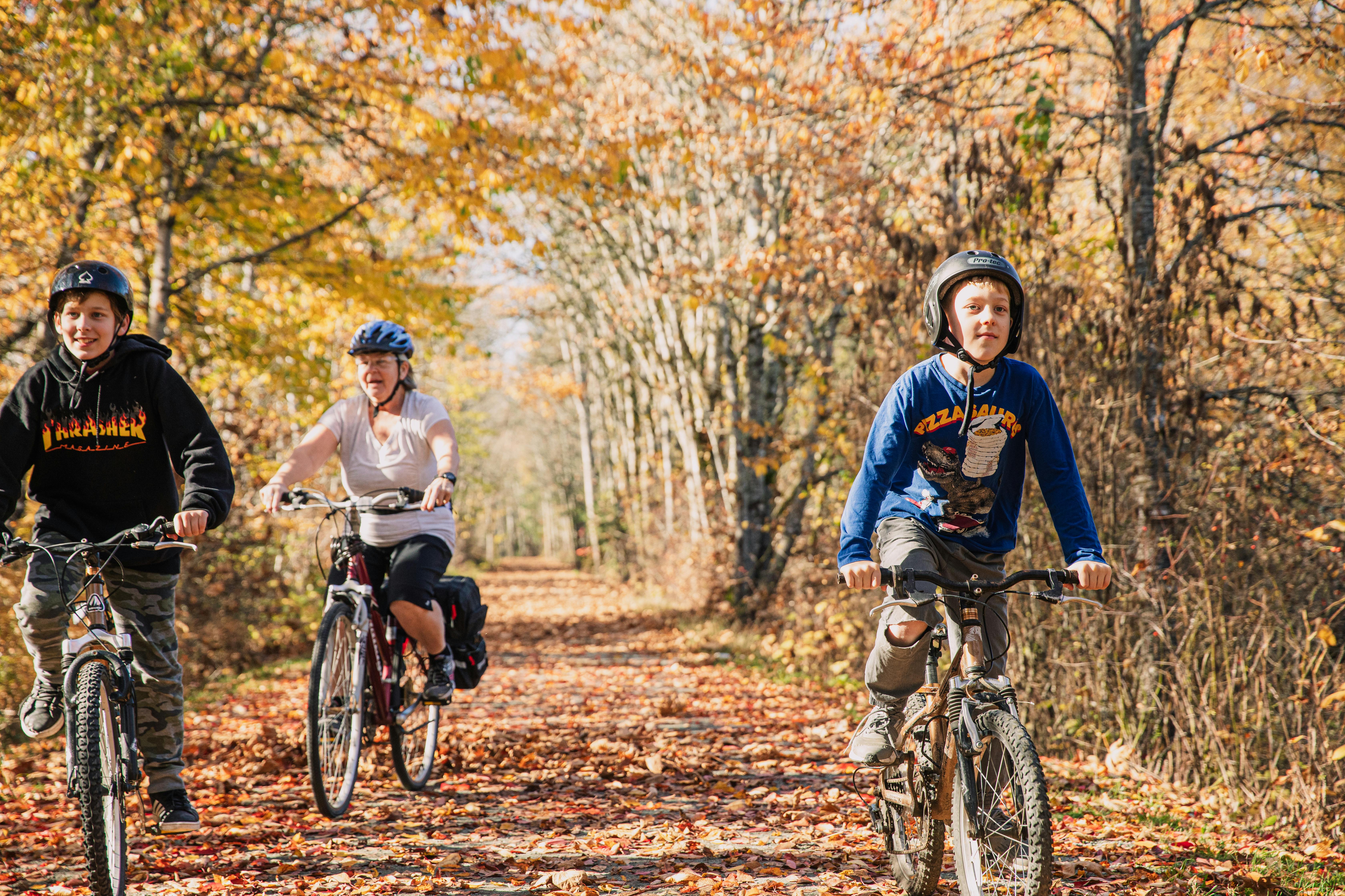 Cyclists on the Cowichan Valley Trail