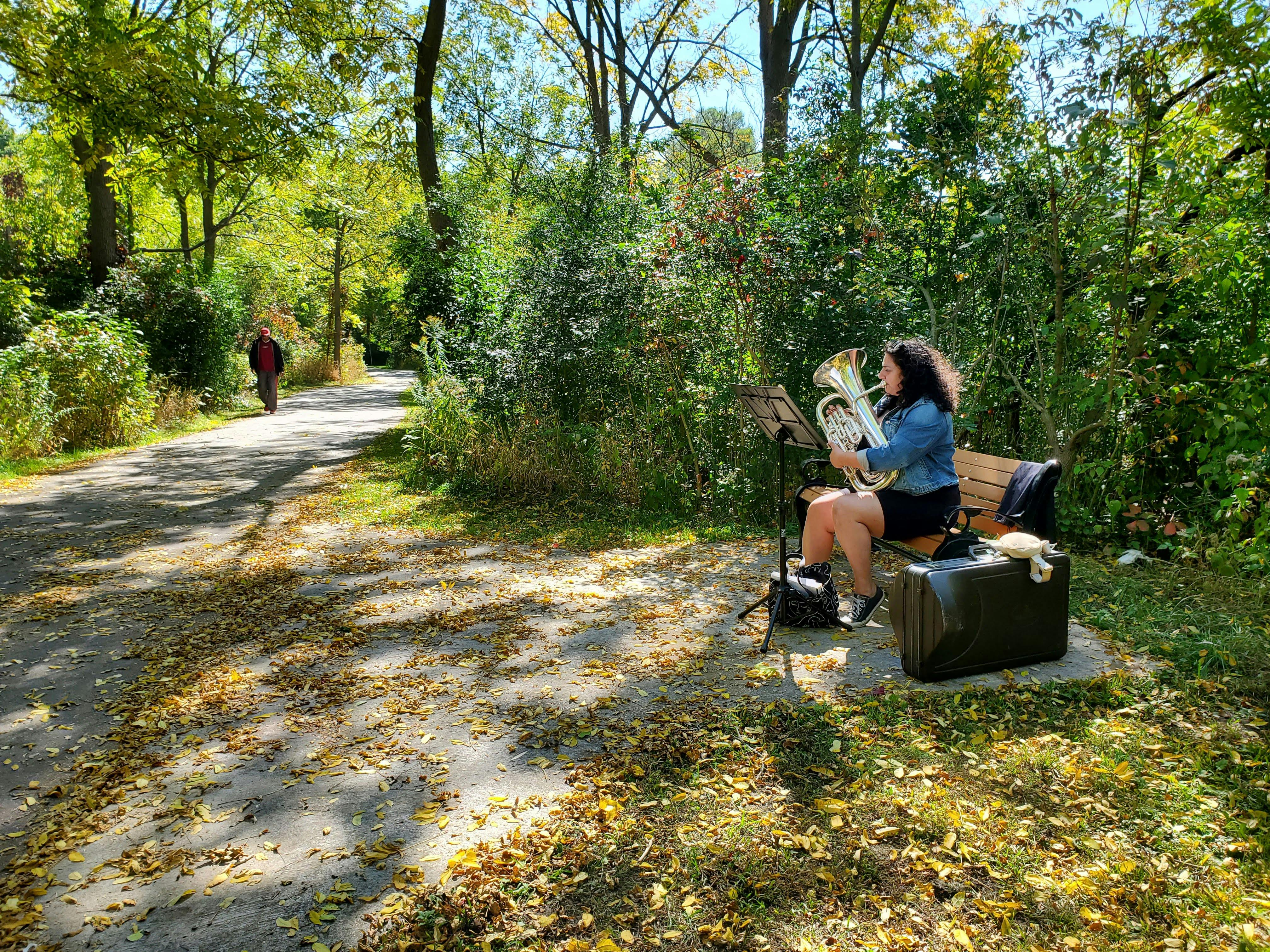 Local musician playing on the Rouge River Trail in the summer of 2023 as part of Lost and Found. Photo by Alessandra Pozzuoli.