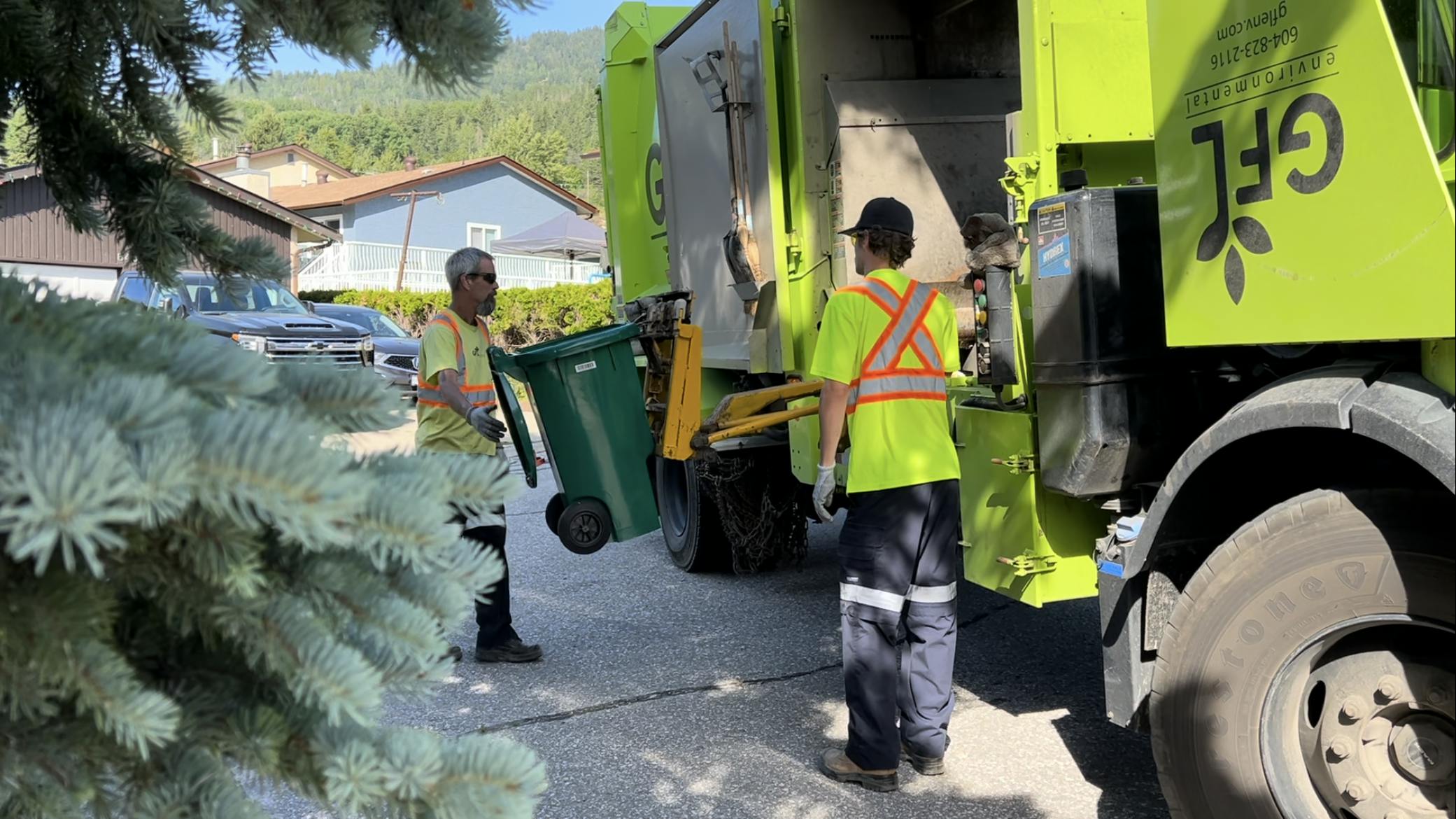 Green bin GFL truck 3.PNG