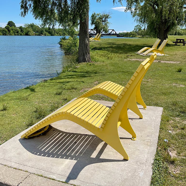 Relaxing Lounge Chairs