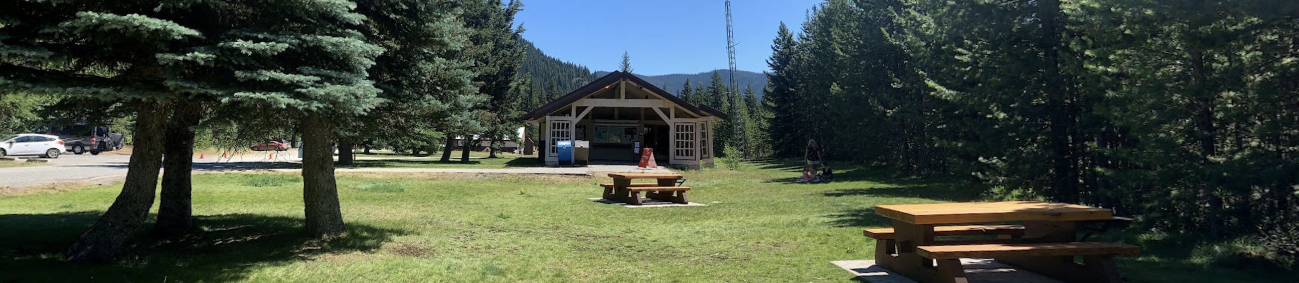 E.C. Manning Provincial Park Visitor Centre and picnic area