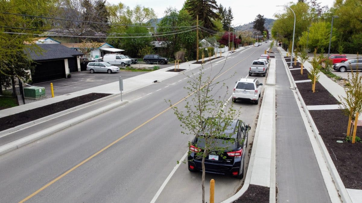Protected Bike Lane Kelowna 2 (source: https://www2.gov.bc.ca/gov/content/transportation/transportation-environment/active-transportation/funding/indigenous-local-governments/funded-projects)