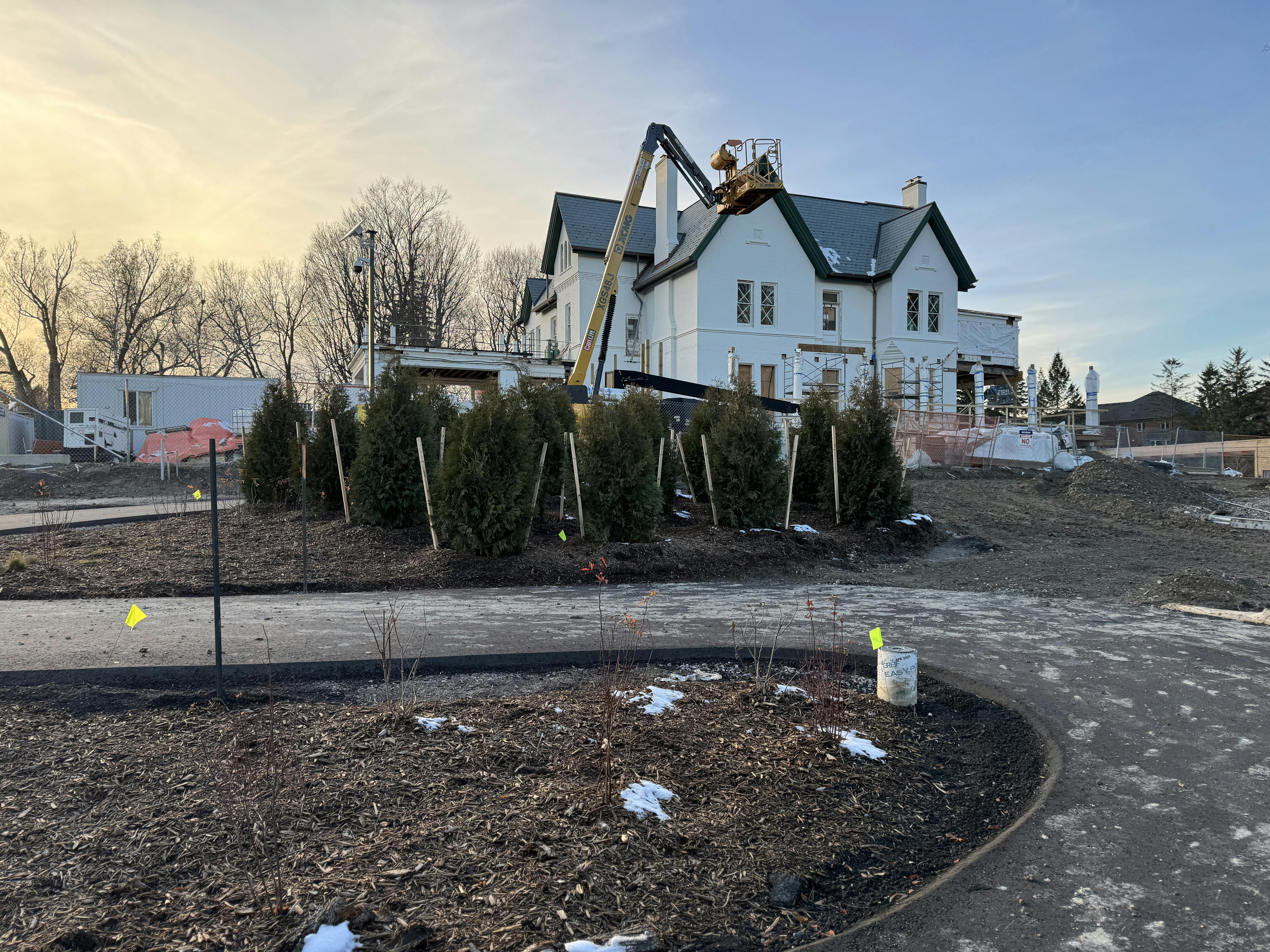 Pathway to Mulock House from Great Lawn