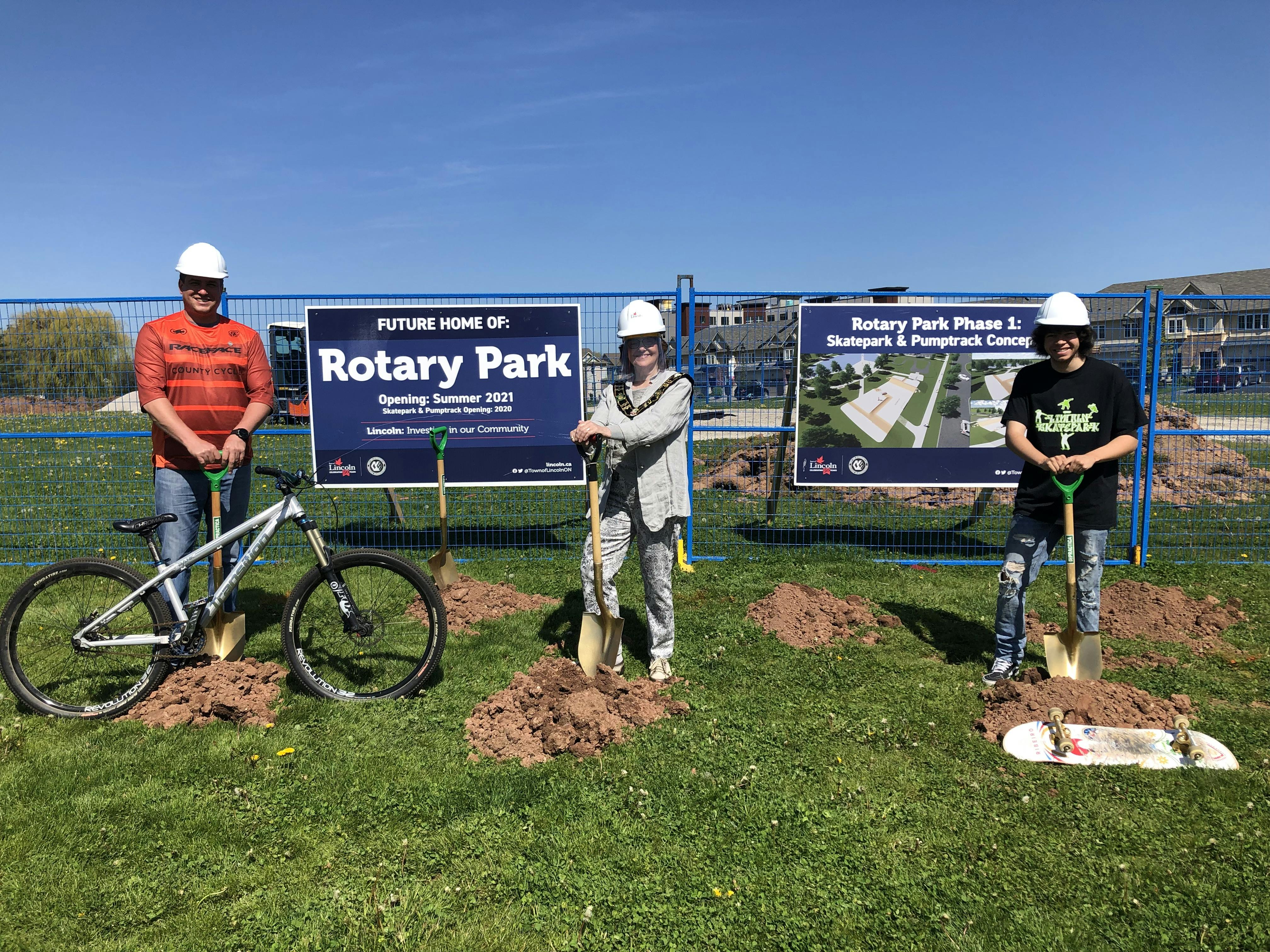 Mayor Easton and local youth champions break ground for Rotary Park