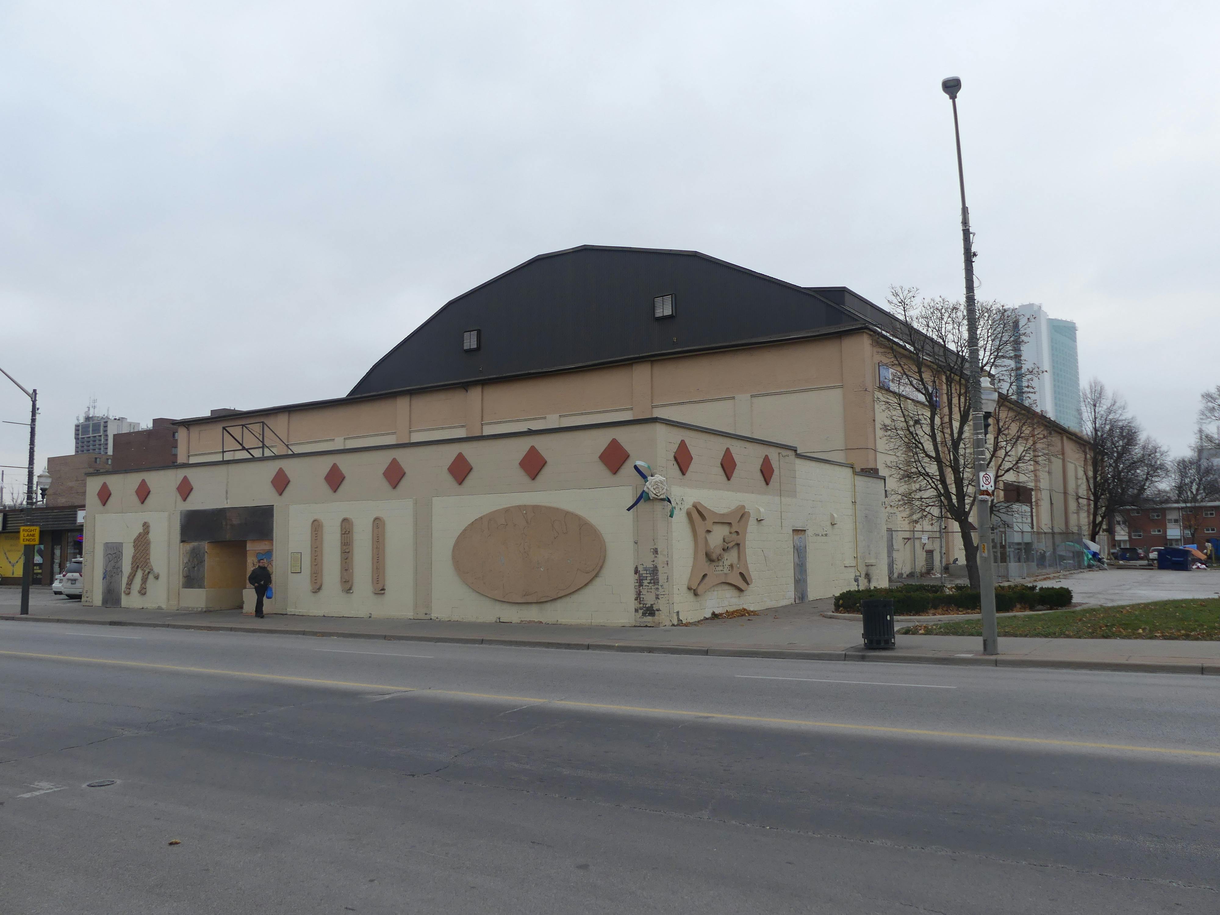 Photo of 572 McDougall Street - Windsor Arena from Wyandotte Street #2
