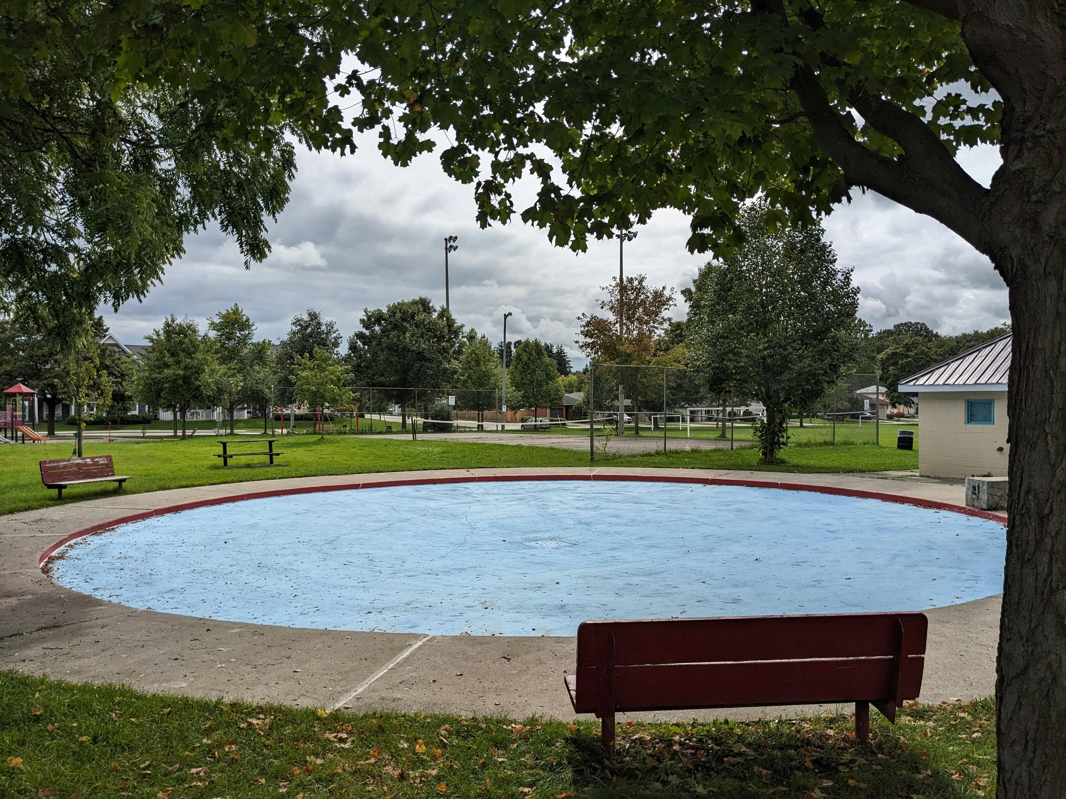 The existing wading pool in Murray Park.