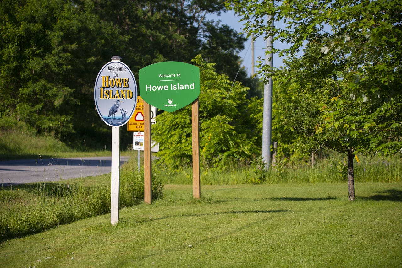 Howe Island Signs.jpg