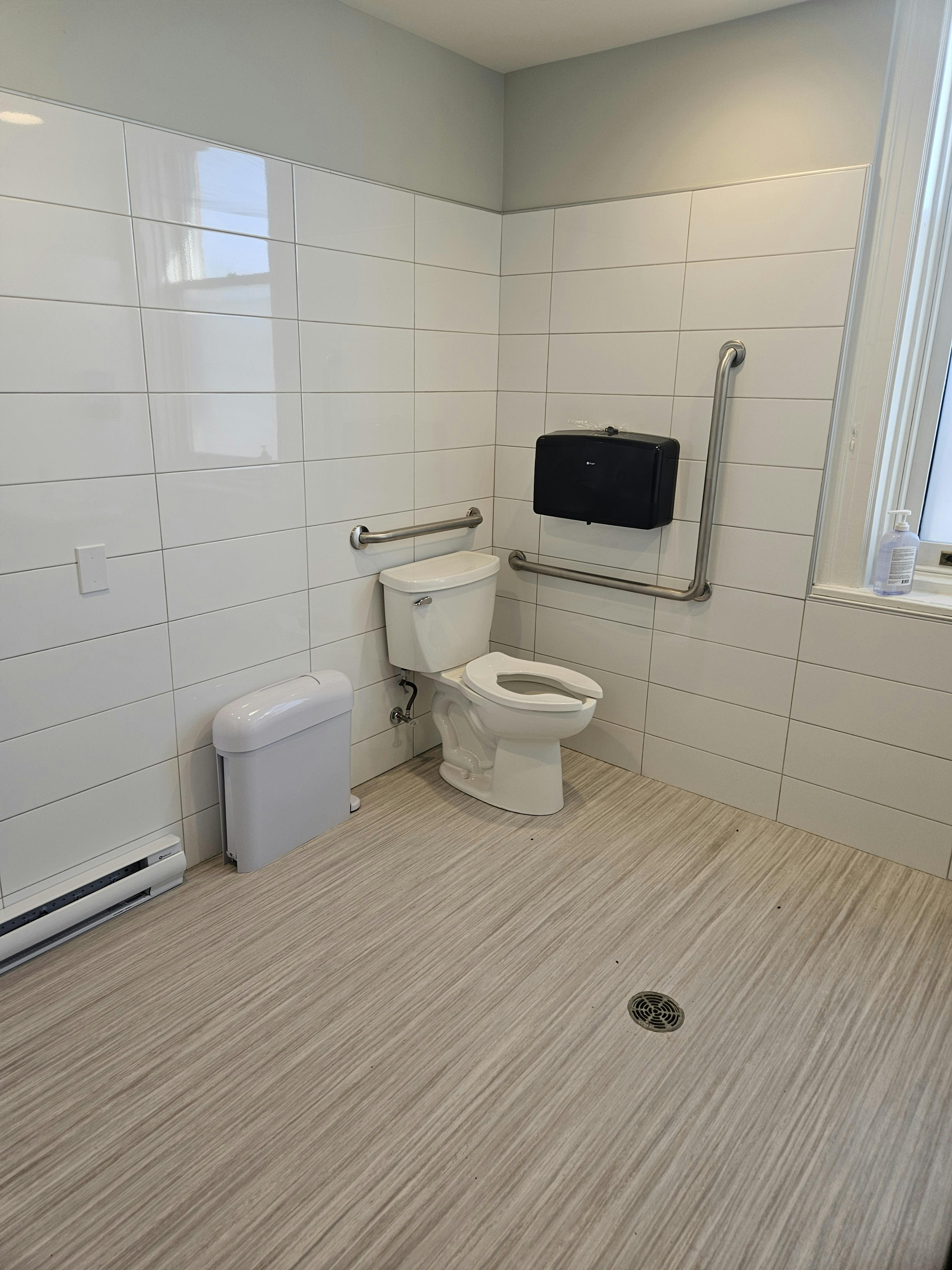 Barrier-Free Washroom (Upper Level)