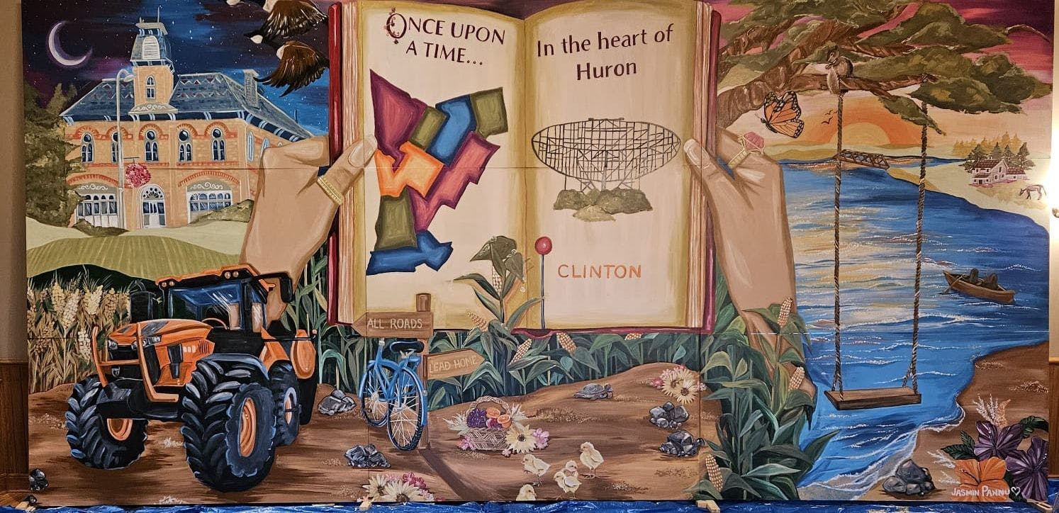 Clinton Mural.jpg