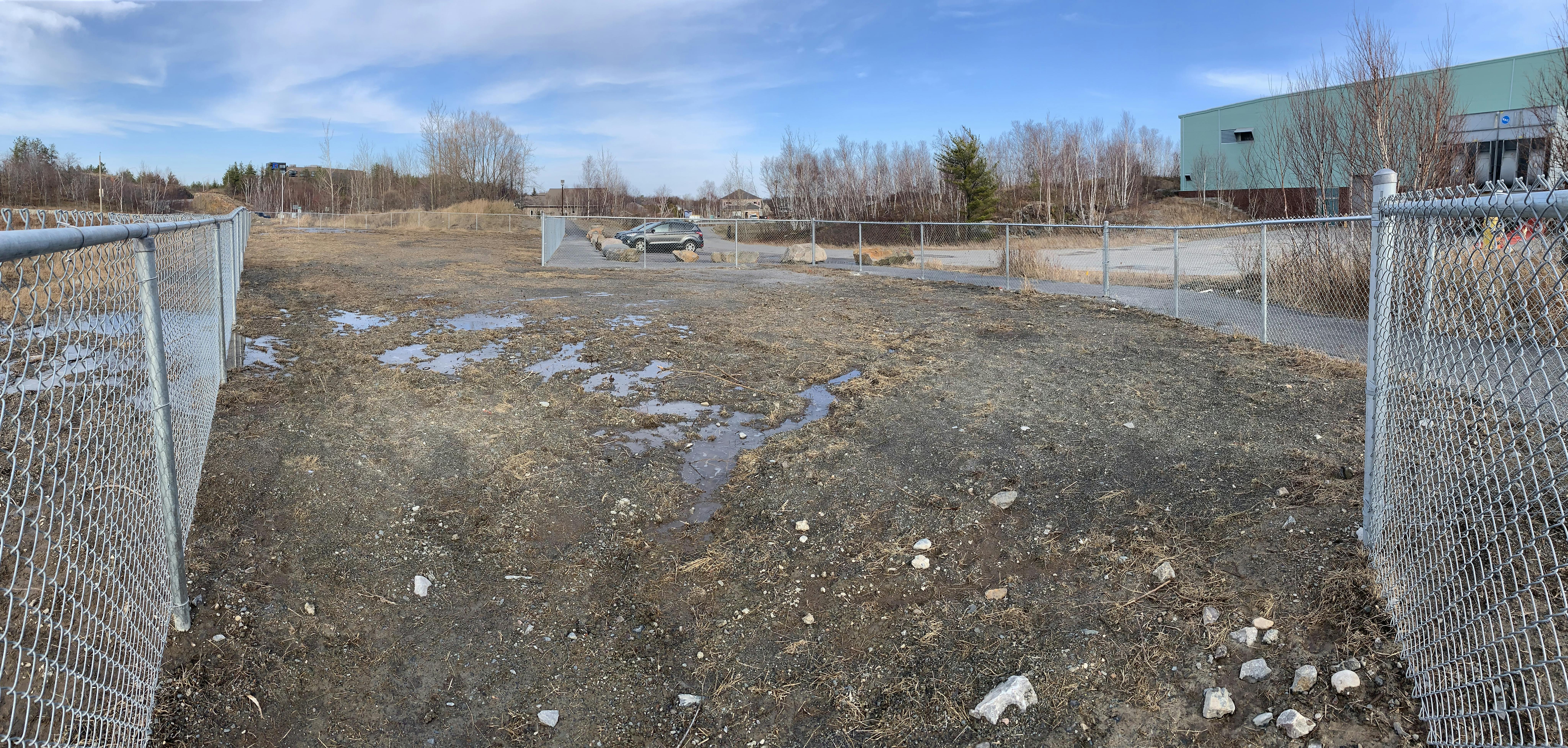 Small dog enclosure - panoramic view