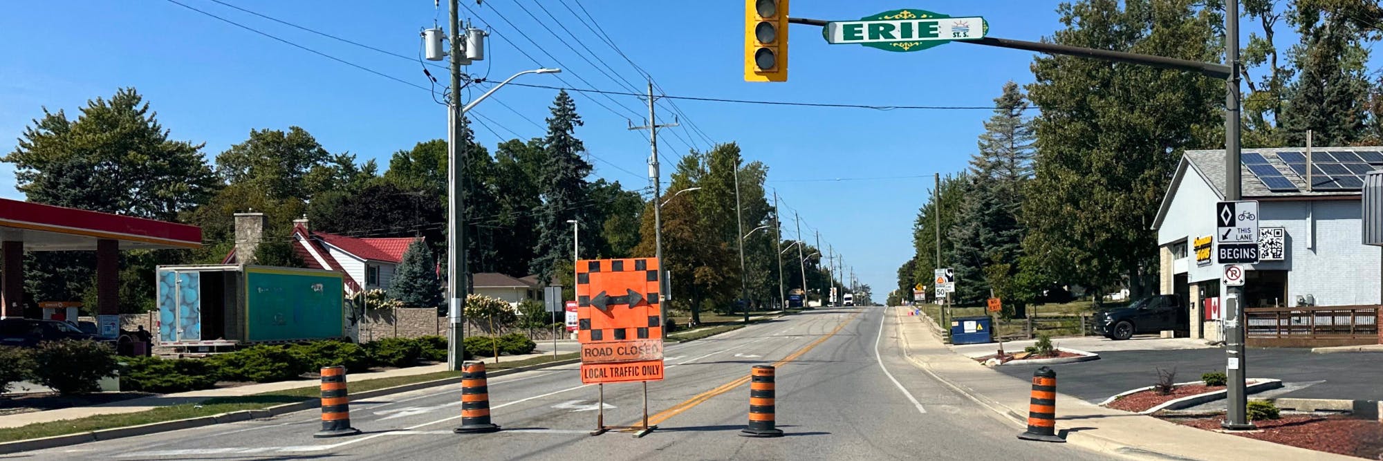 Seacliff Drive with Road Closure signs