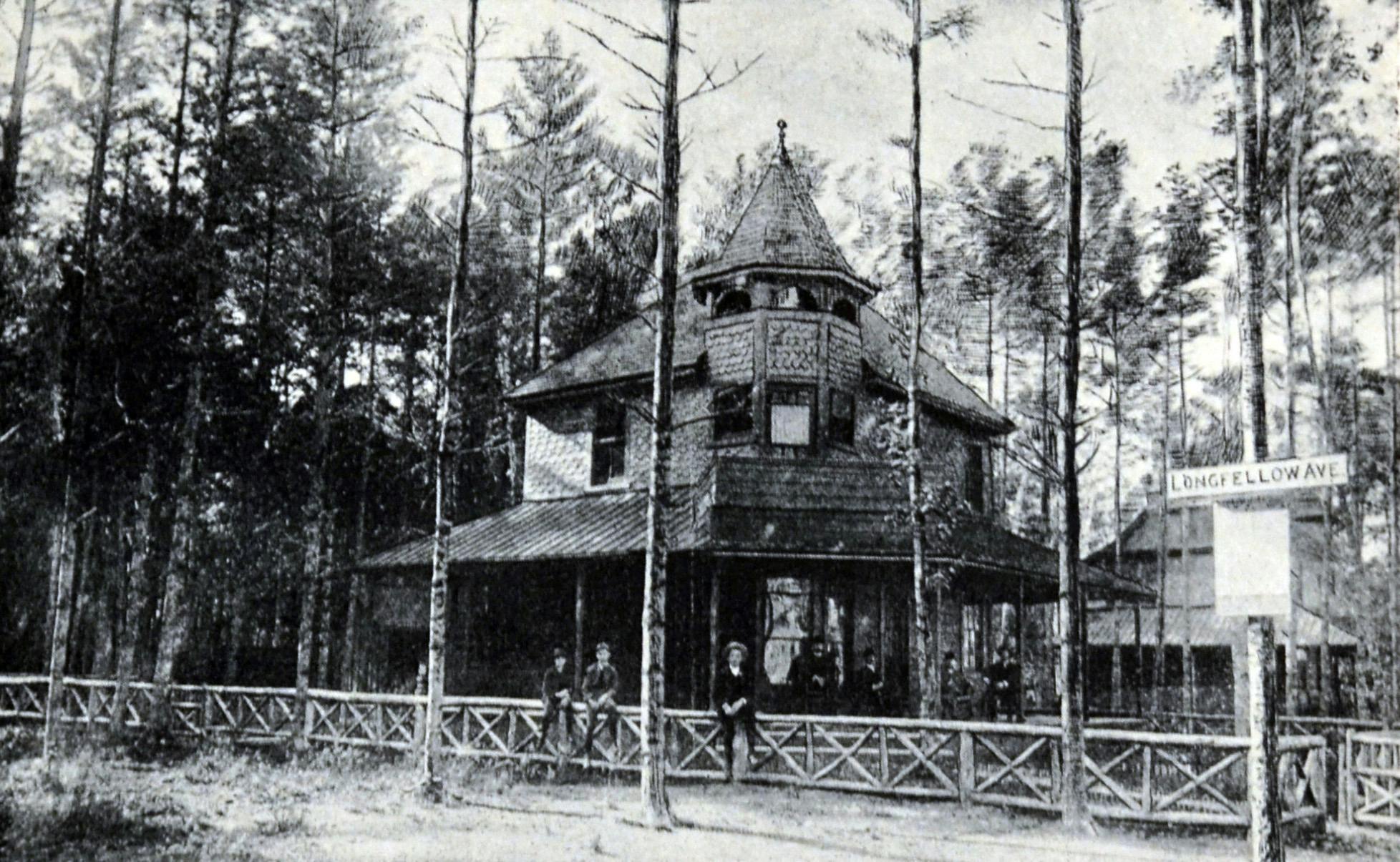 The Argyle Cottage/Campbell Residence, surrounded by trees, many of which still stand today, circa 1900