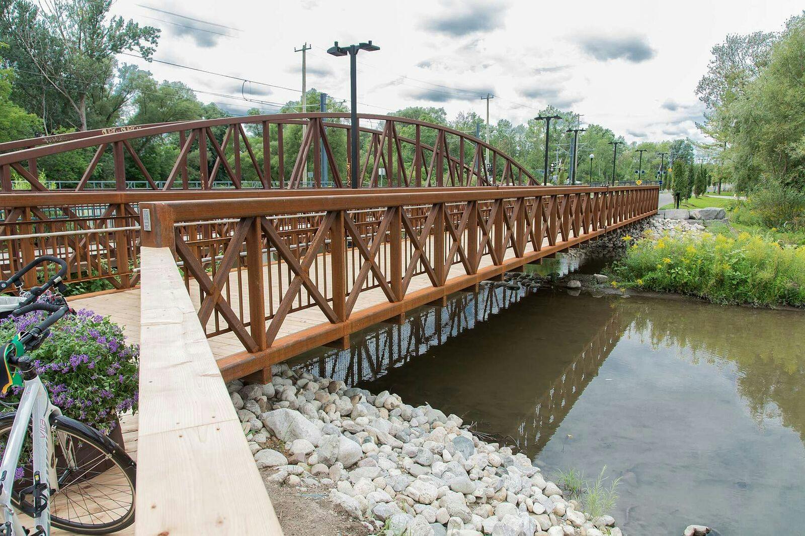 The central promenade bridge