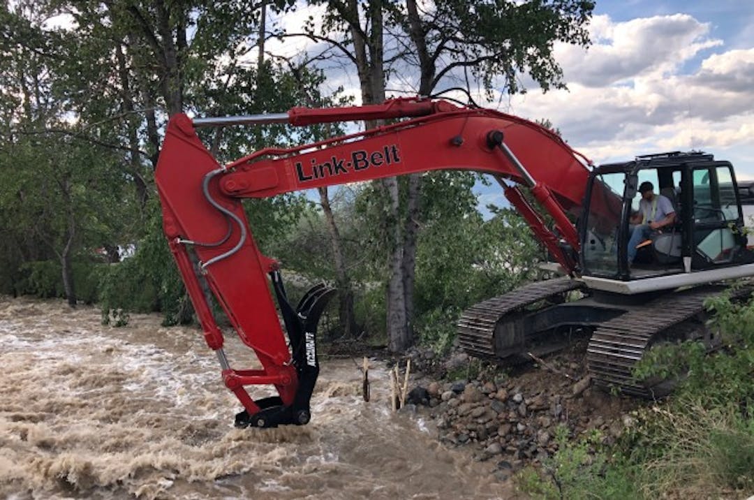 City removes debris creating a flood hazard on Ellis Creek in May 2018. 